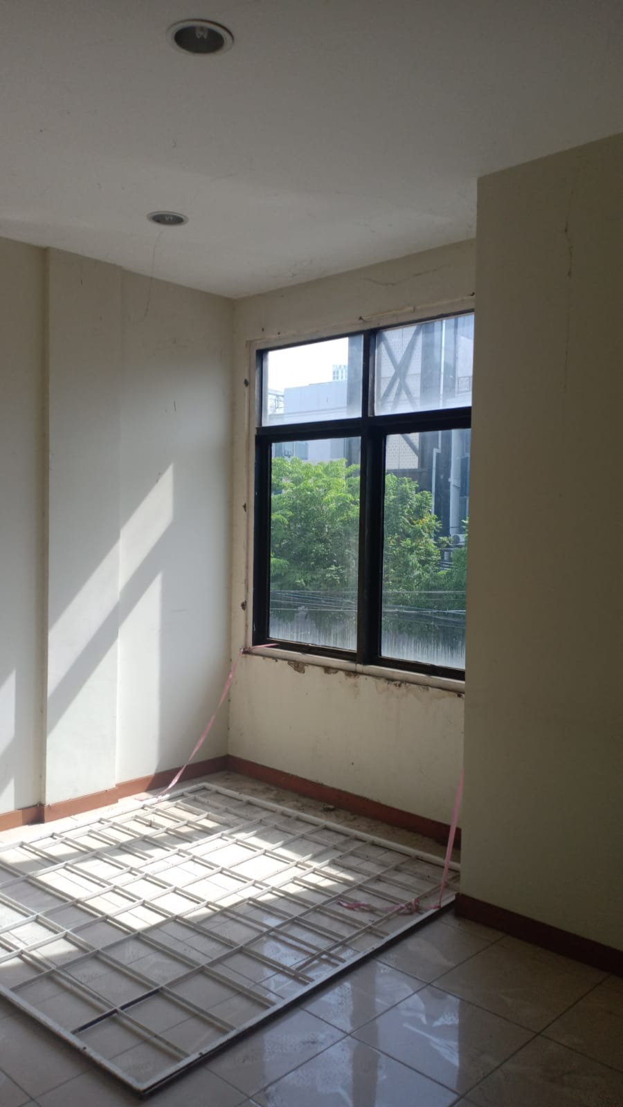 Disewakan Ruko Lokasi Strategis Klampis Jaya Surabaya Timur - Image 1