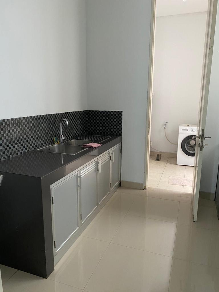 Rumah Disewakan Mewah Siap Huni Pakuwon Indah Surabaya Barat - Thumbnail 4
