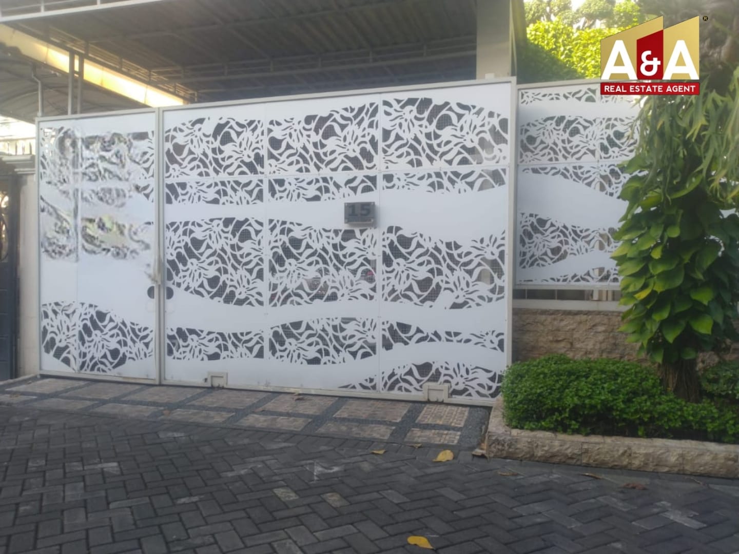 Dijual Rumah Bagus Dengan Kenyamanan Modern Manyar Indah SBY Timur - Image 1