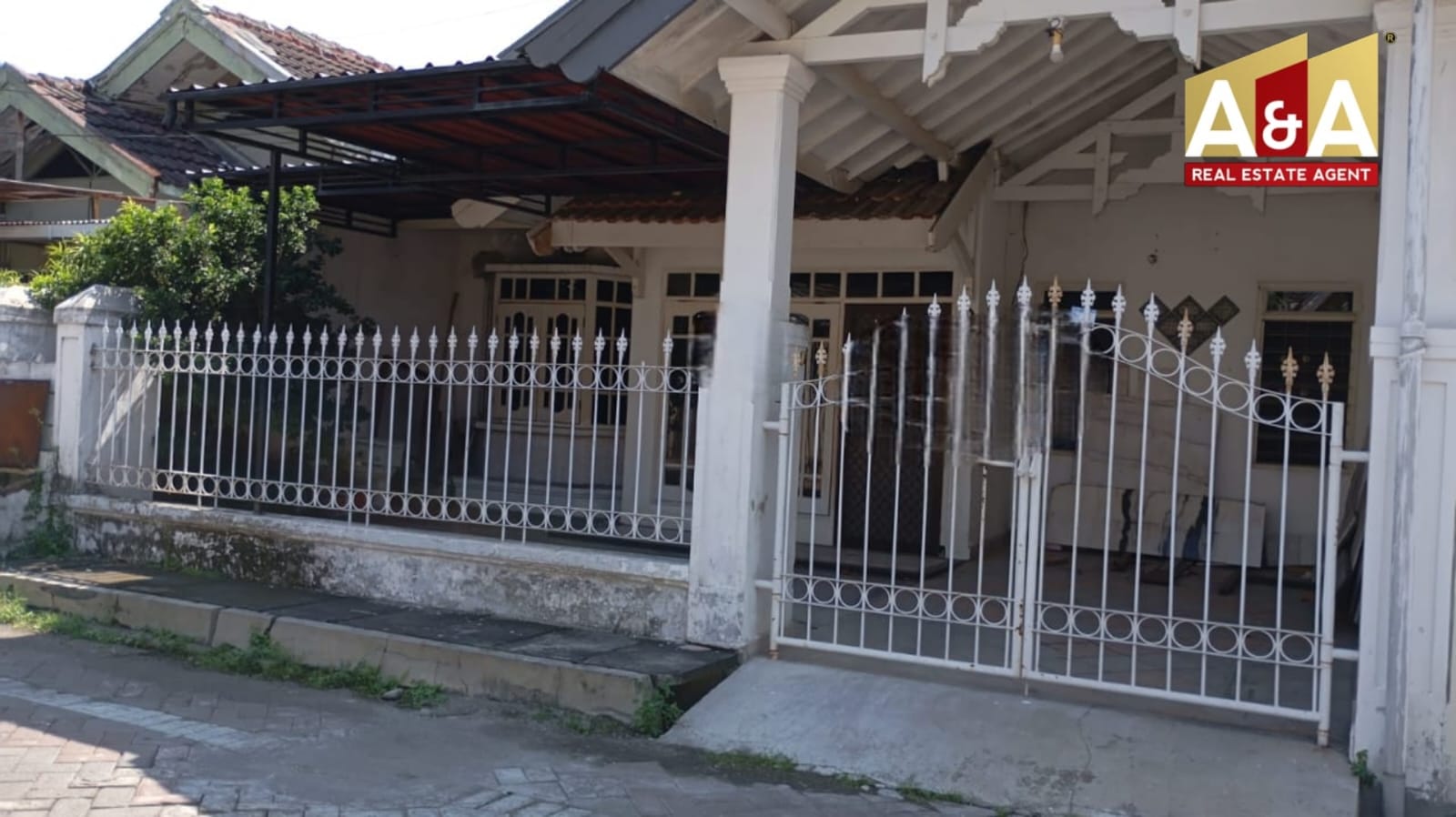 Disewakan Rumah Ideal Nirwana Eksekutif SBY Timur - Image 1