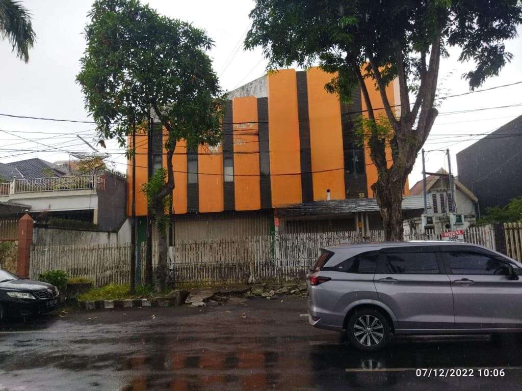 JUAL RUMAH USAHA PUSAT KOTA - Image 1