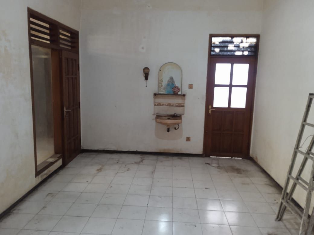 Dijual/Disewakan Rumah Siap Huni Strategis Jemursari Wilayah Surabaya Selatan - Thumbnail 2