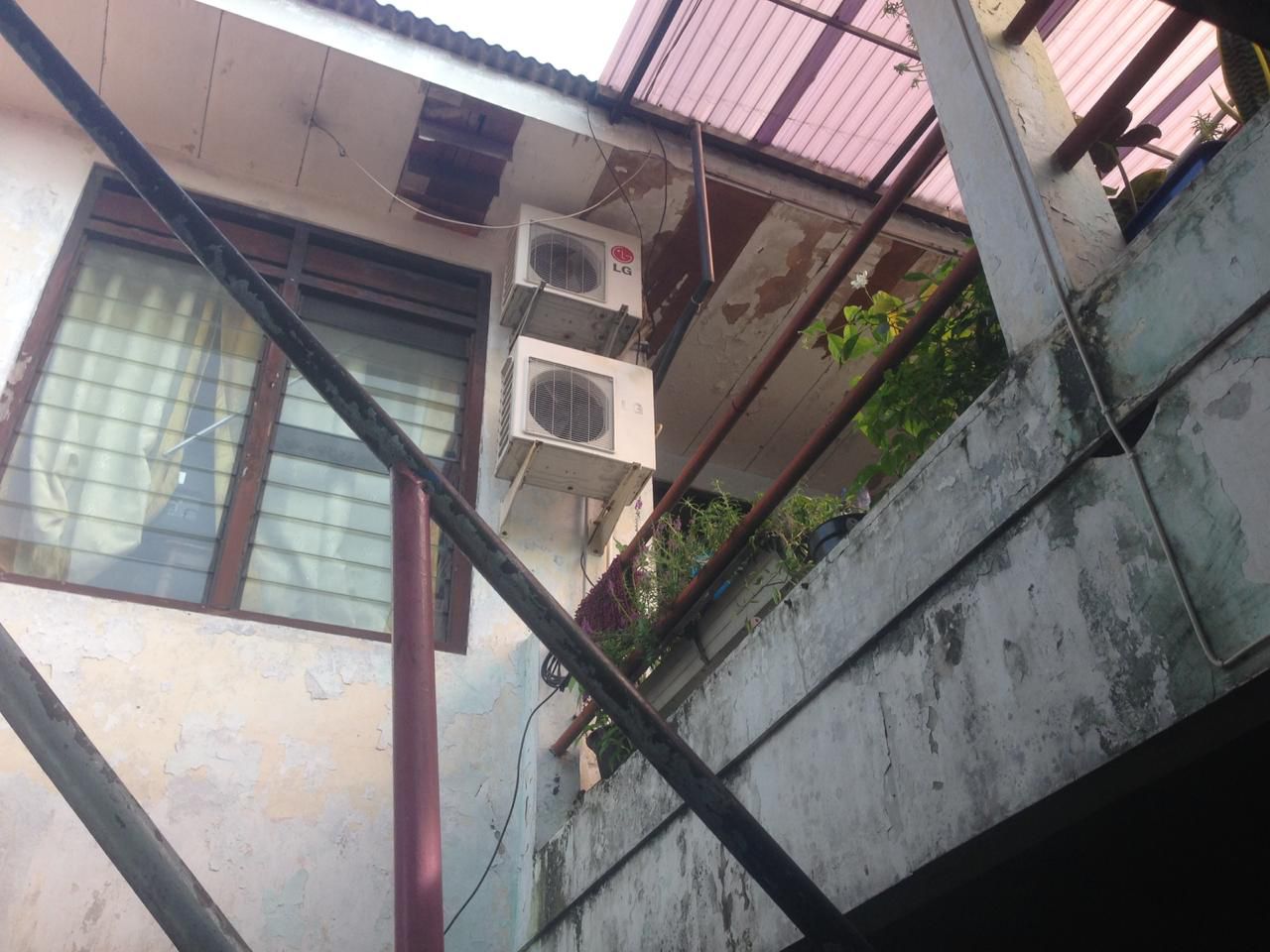 Dijual Rumah Bagus Siap Huni Strategis Nginden Jaya Wilayah Surabaya Timur - Thumbnail 4