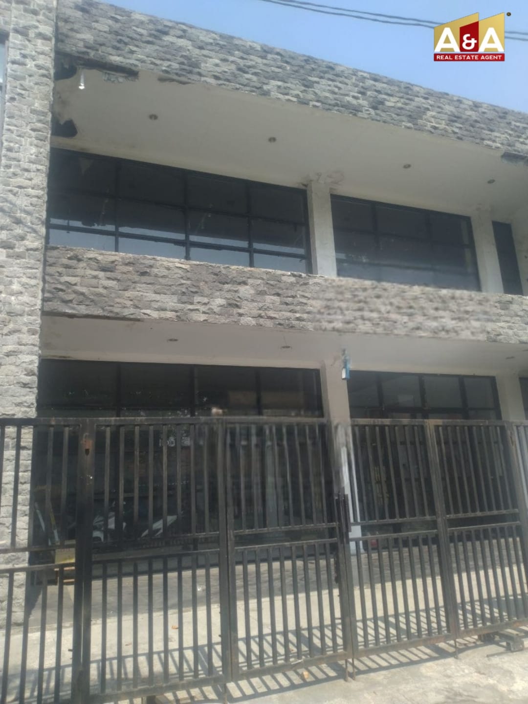 Disewakan Ruko Letak Sangat Strategis di Bung Tomo Surabaya Selatan - Image 1