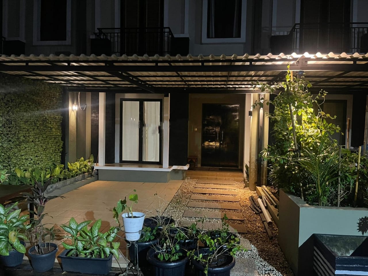 Disewakan Rumah 2 Lantai di atas Mall - Jakarta Pusat - Image 1