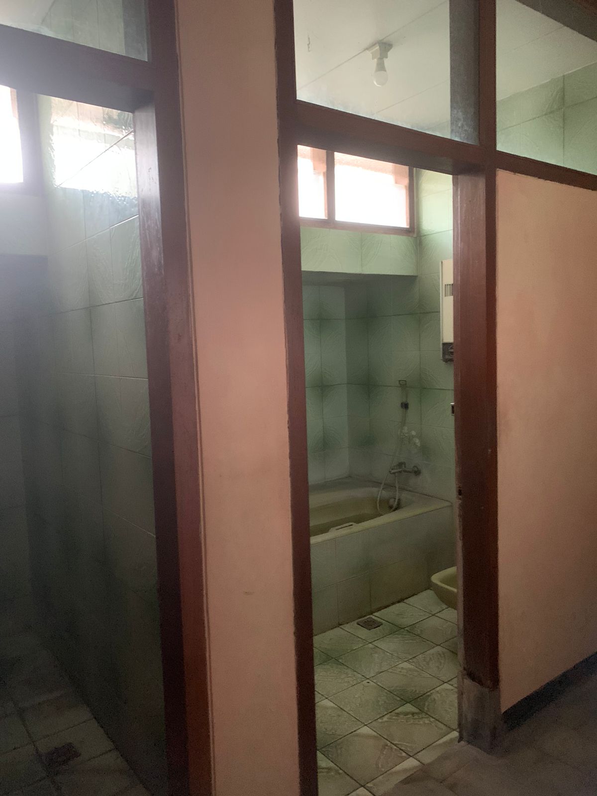 Dijual Rumah Mewah Full Furnish di Basuki Rahmat Kerten Wilayah Solo - Thumbnail 3