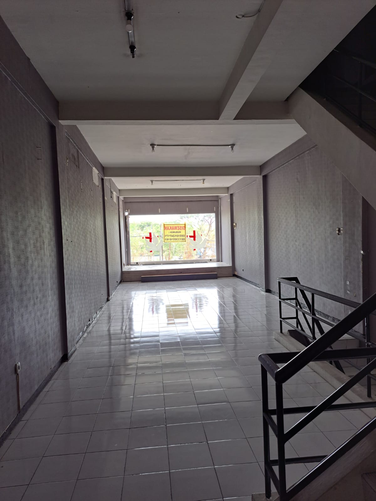 Ruko Disewakan Lokasi Strategis di Bukit Darmo Golf Surabaya Barat - Thumbnail 3