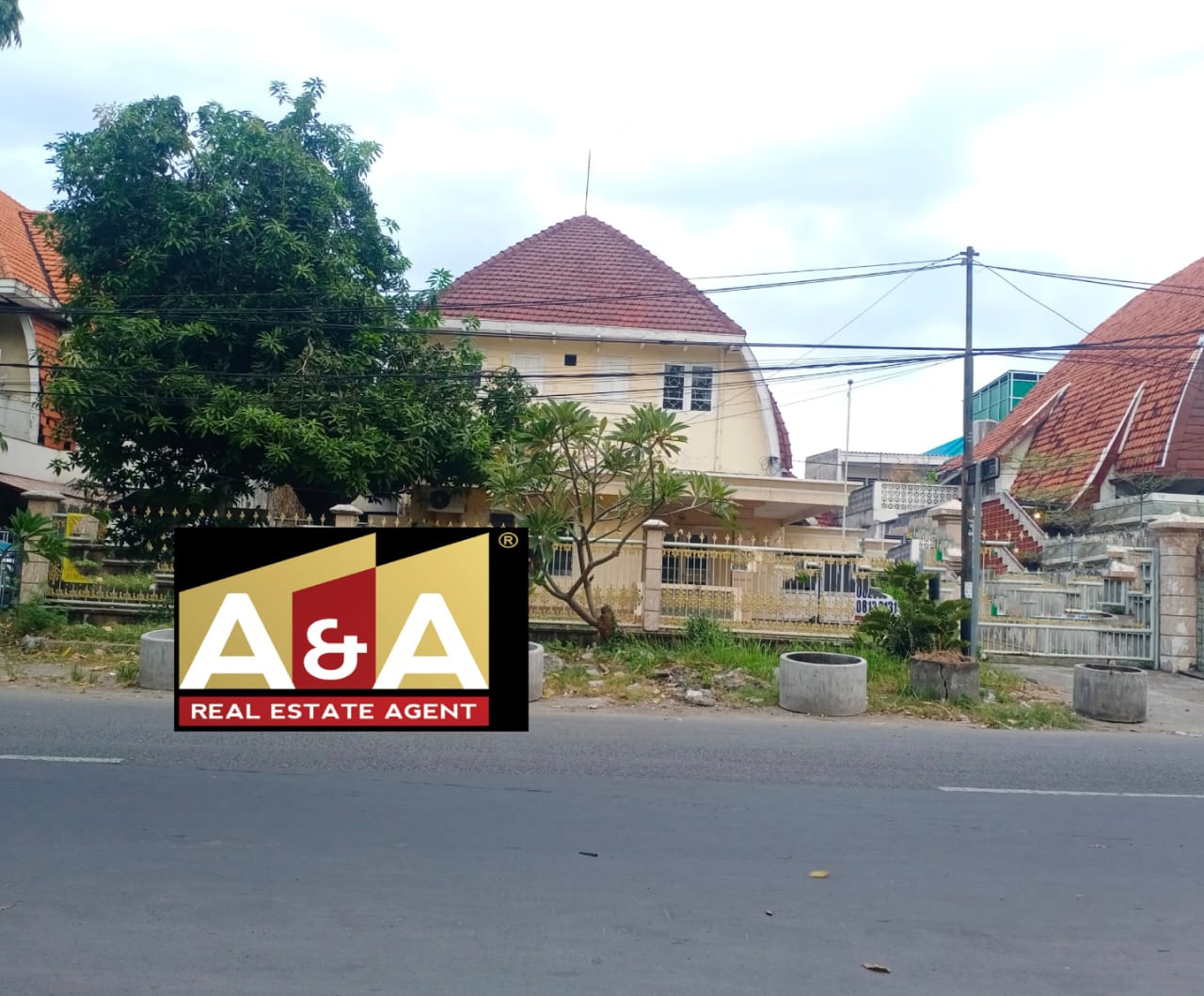 DIJUAL/DISEWAKAN RUMAH COCOK USAHA - Image 1