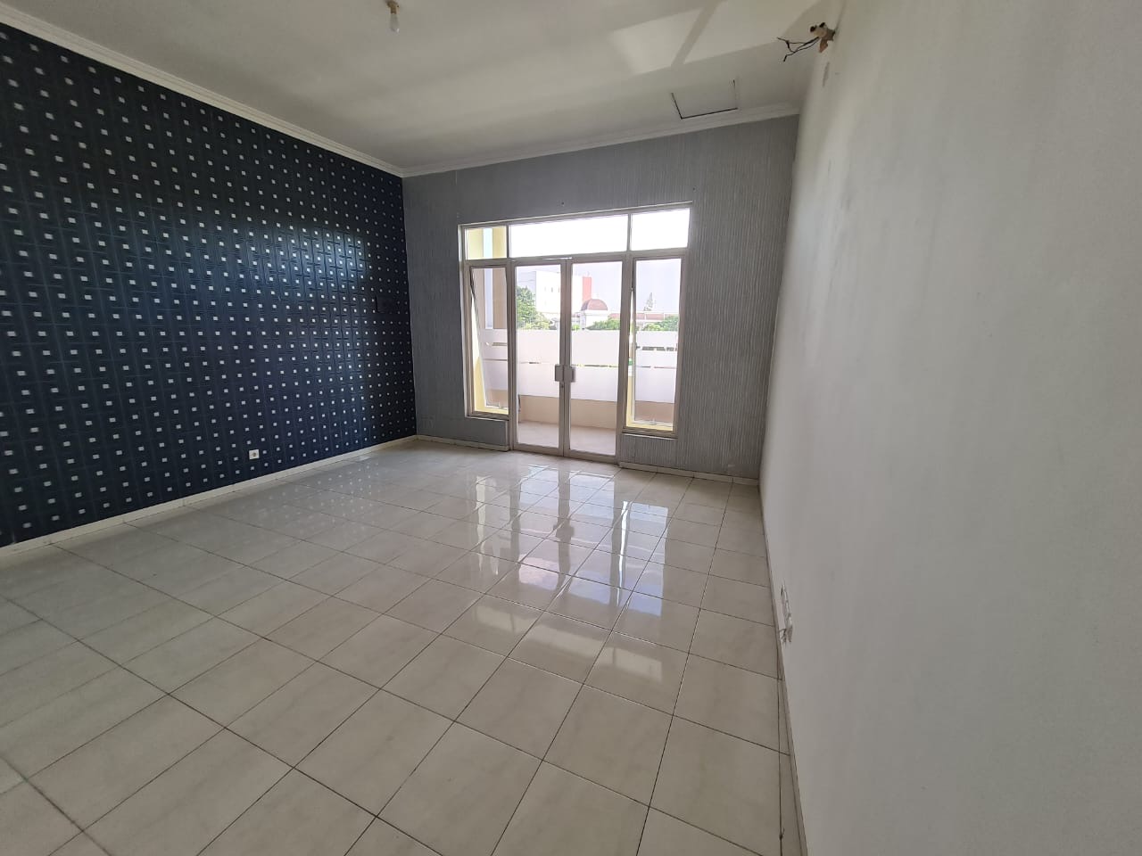 Dijual & Disewakan Ruko Lokasi Strategis Paris Junction Wisata Bukit Mas Surabaya Barat - Image 1