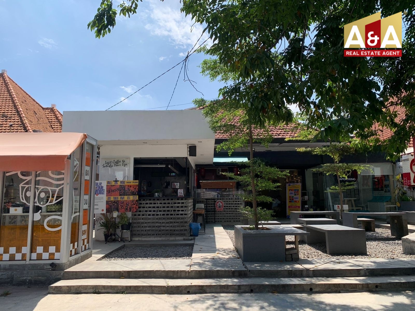 Dijual Rumah Usaha Lokasi Strategis Jalan Bawean Surabaya Timur - Image 1