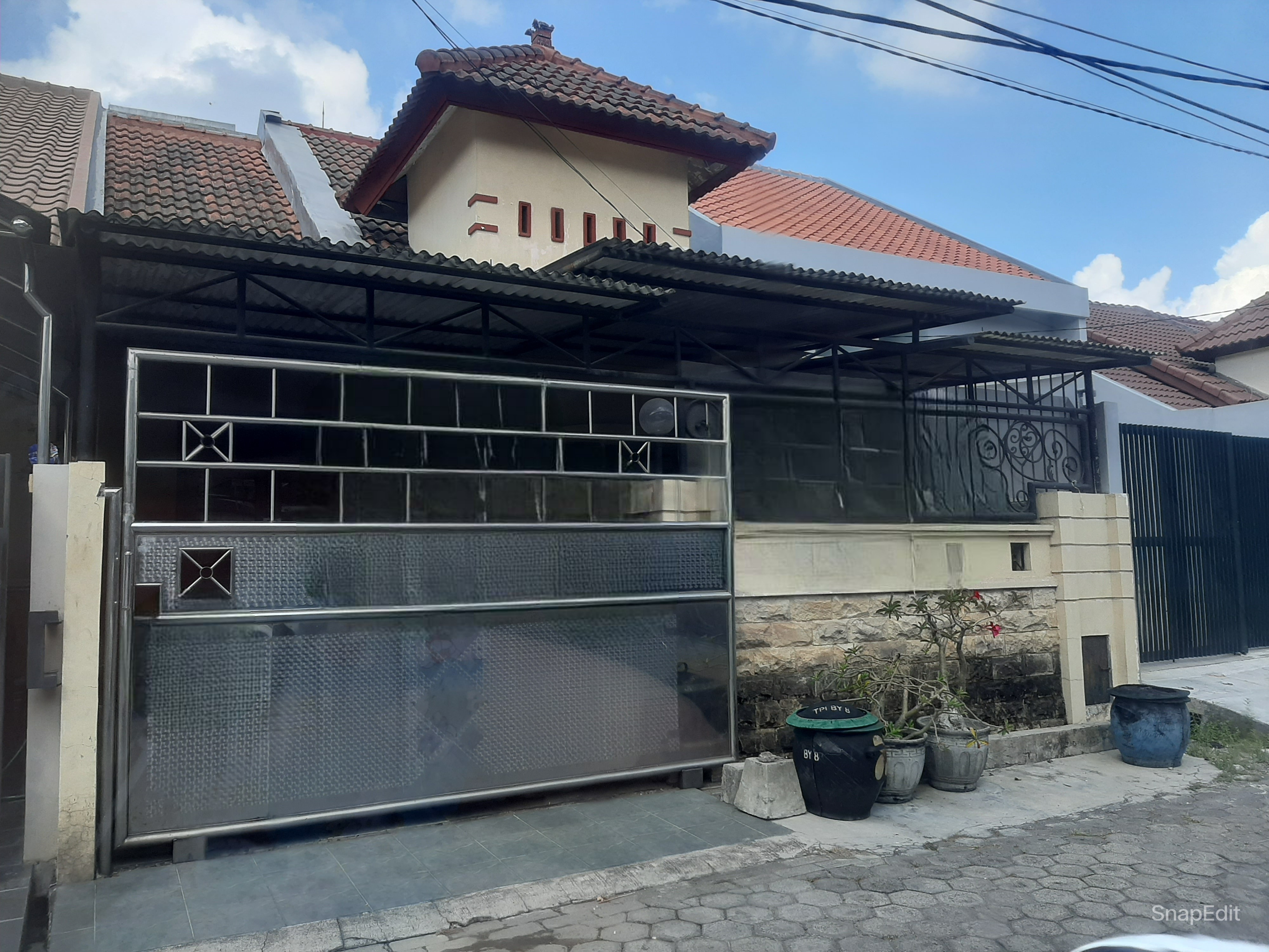 Dijual Rumah Nyaman Strategis di Taman Pondok Indah Wiyung - Image 1