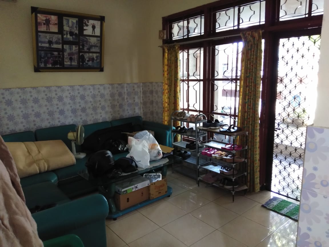 Dijual Rumah Layak Huni Stategis di Rungkut Asri Utara Wilayah Surabaya Timur - Image 1