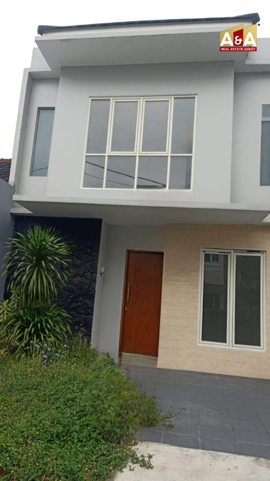 Dijual Rumah dengan Kenyamanan Modern Bukit Palma SBY Barat - Image 1