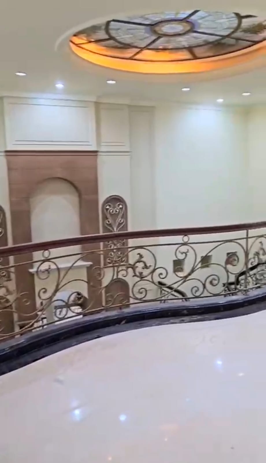 Rumah Classic Graha Family Surabaya - Thumbnail 2