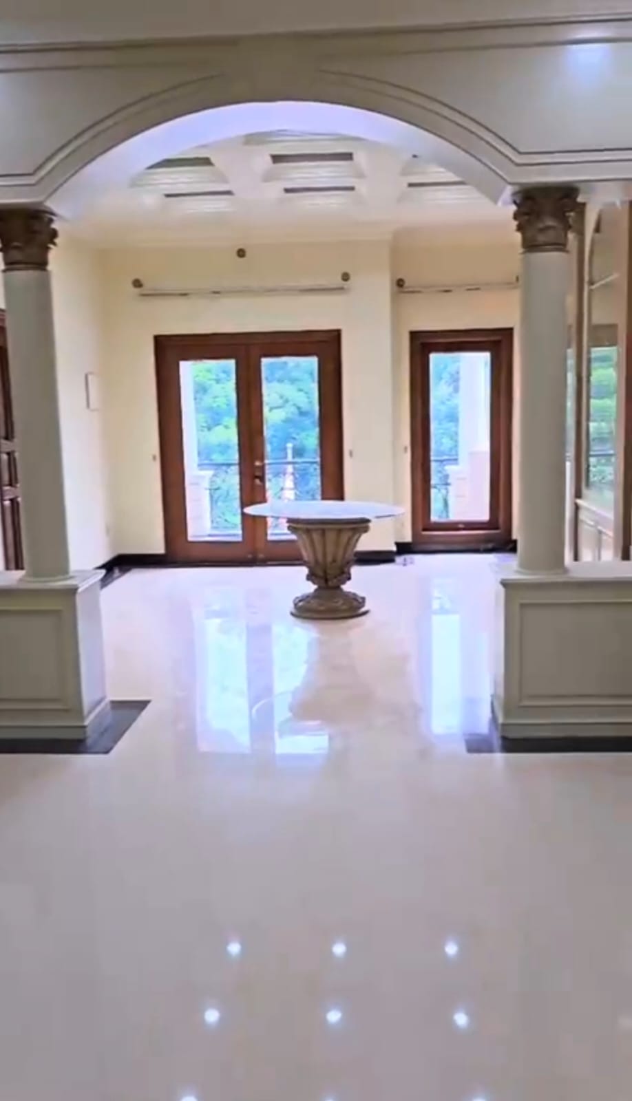 Dijual Rumah Mewah Strategis di Classic Graha Family Surabaya - Thumbnail 3