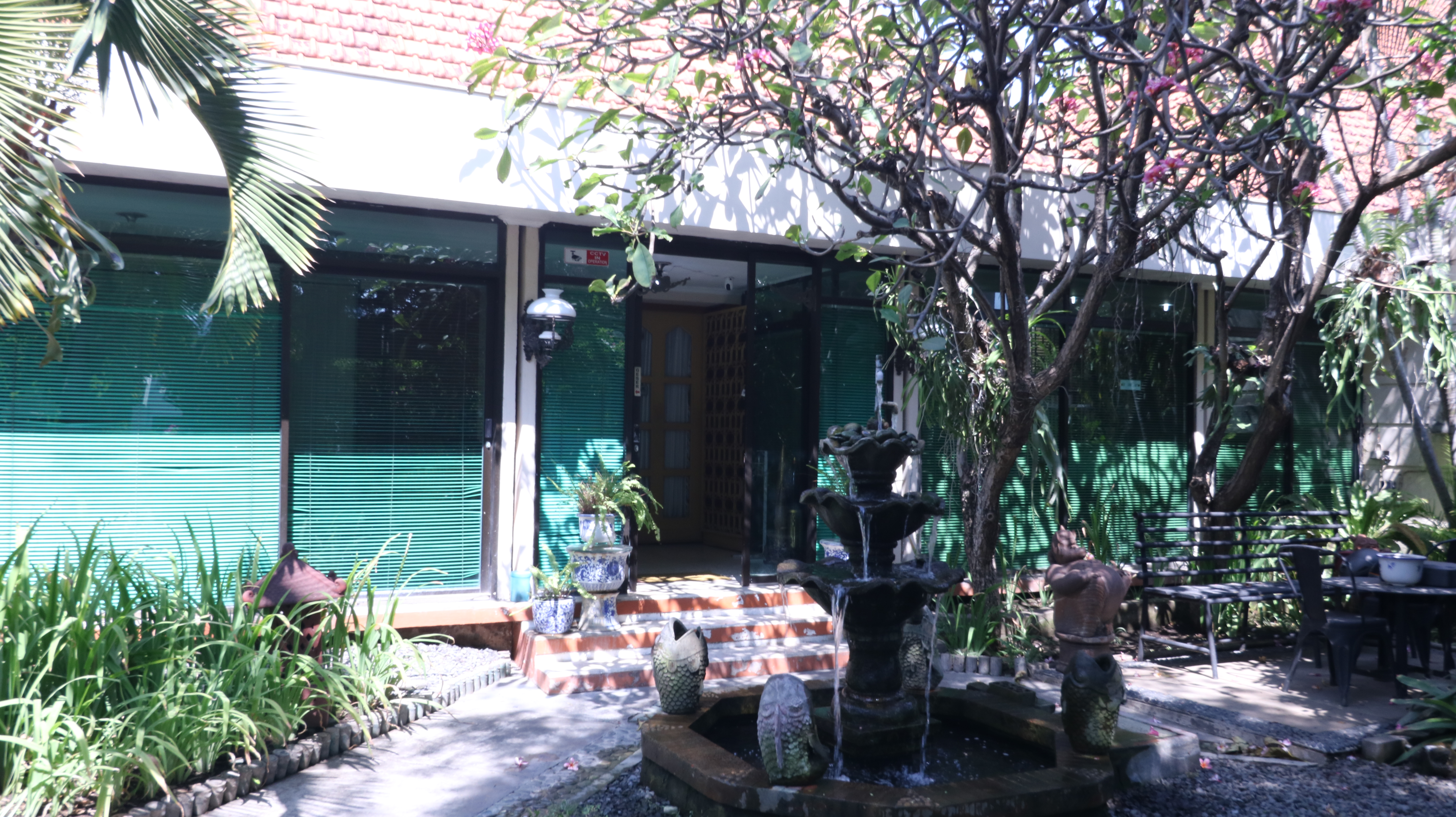 Dijual Rumah Mewah Nyaman Jl R.A Kartini Wilayah Surabaya Pusat - Image 1