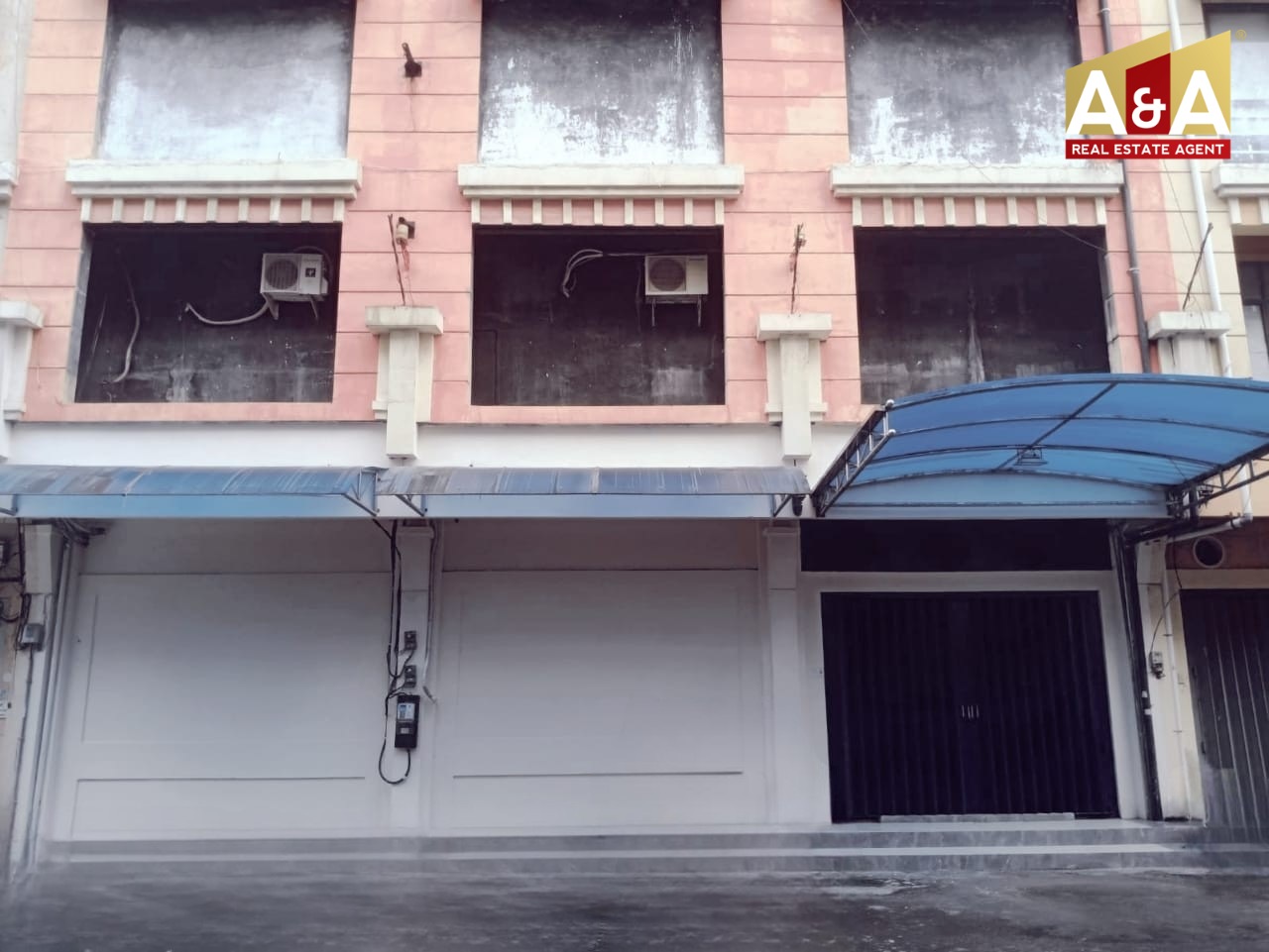 Dijual/disewakan 3 Ruko Jadi Satu Bangunan Panji Makmur Surabaya Timur - Image 1