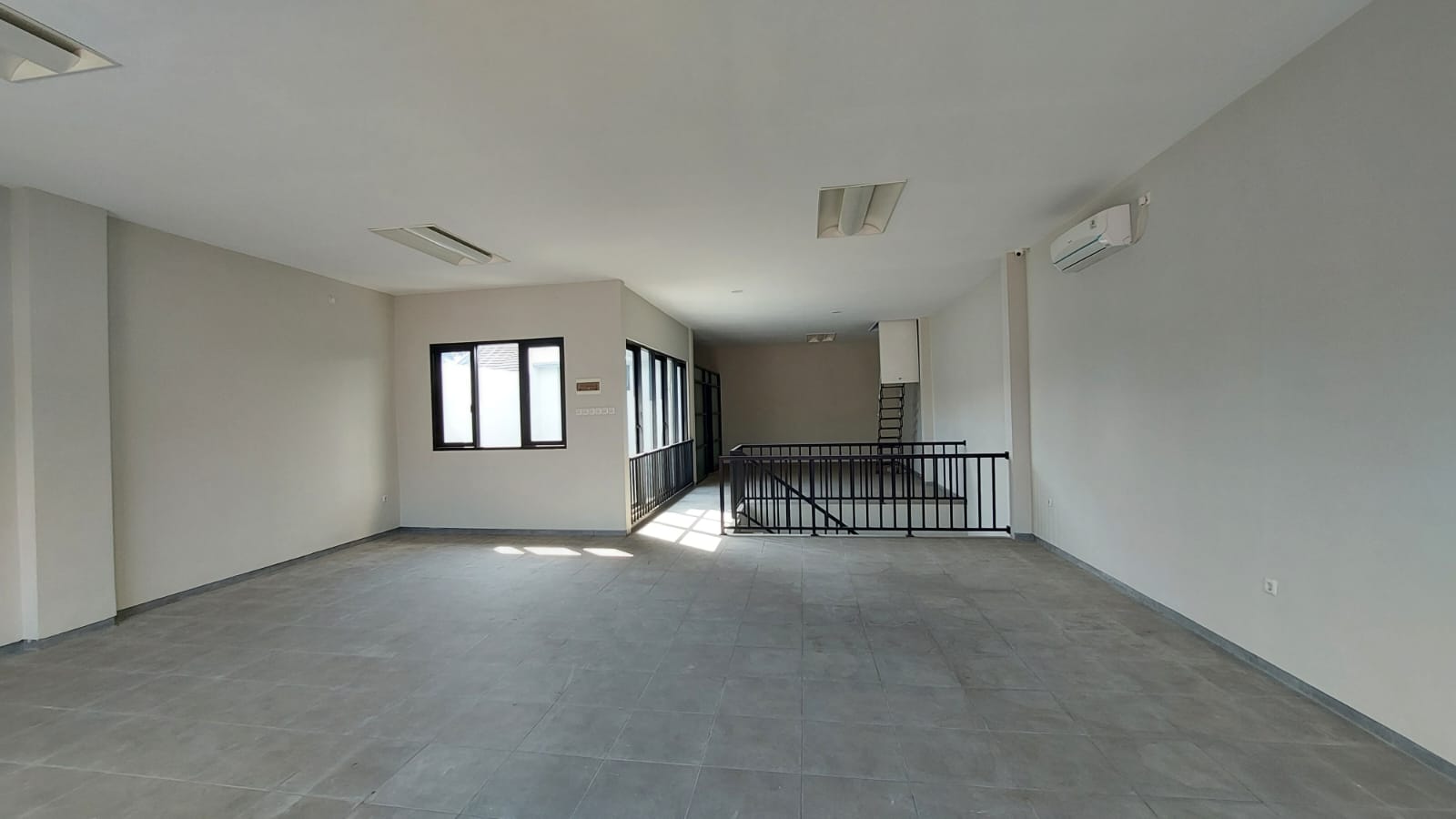 SEWAKAN KANTOR DI TENGGILIS TIMUR SURABAYA - Image 1