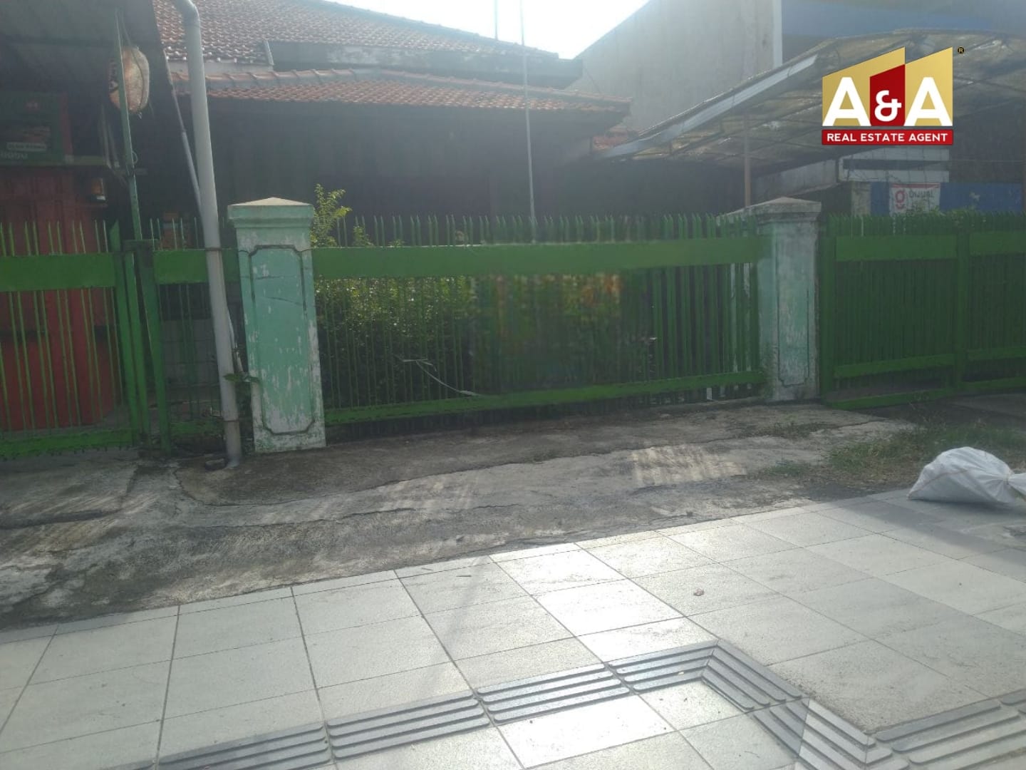 Dijual Rumah Terawat Gayungsari Barat SBY Selatan - Image 1