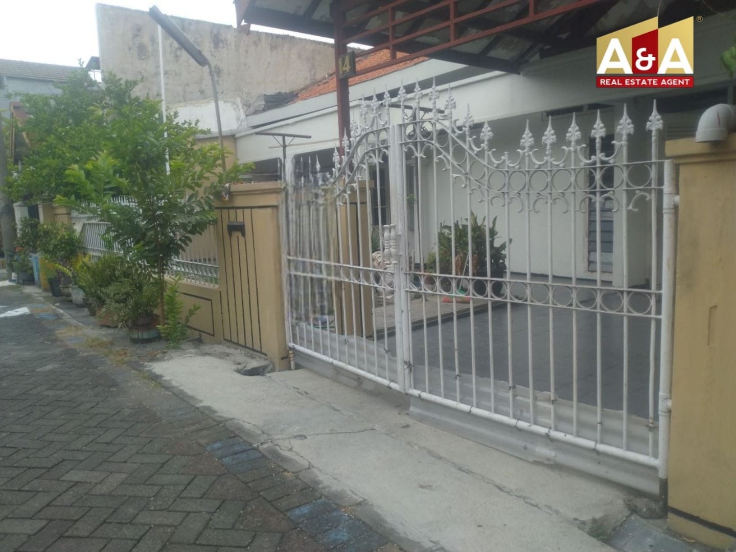 Dijual Rumah Terawat dan Nyaman Ngagel Madya SBY Timur - Image 1