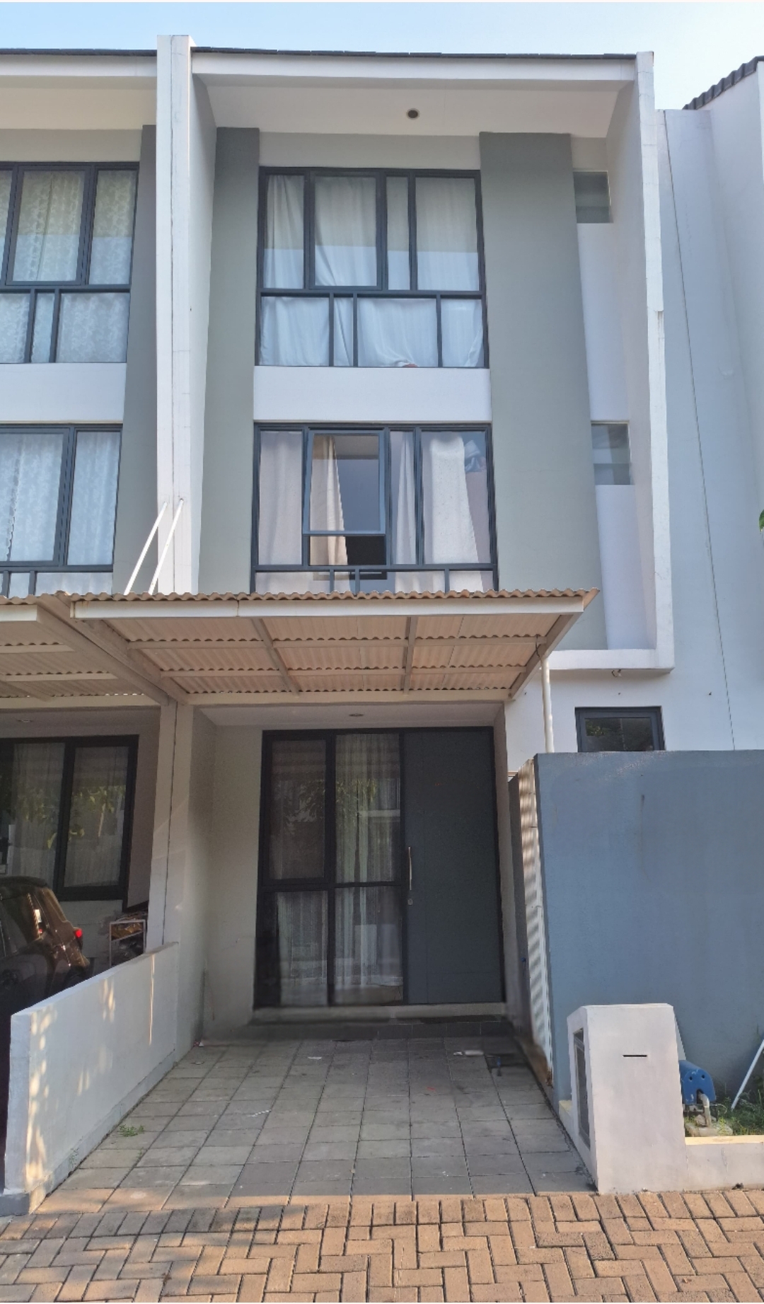 Dijual rumah di Royal Residence Surabaya Barat - Image 1