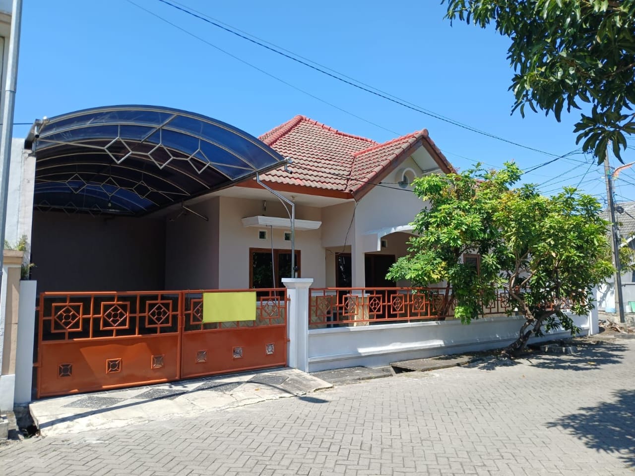 Disewakan Rumah Nyaman Strategis di Wilayah Surabaya Barat - Image 1