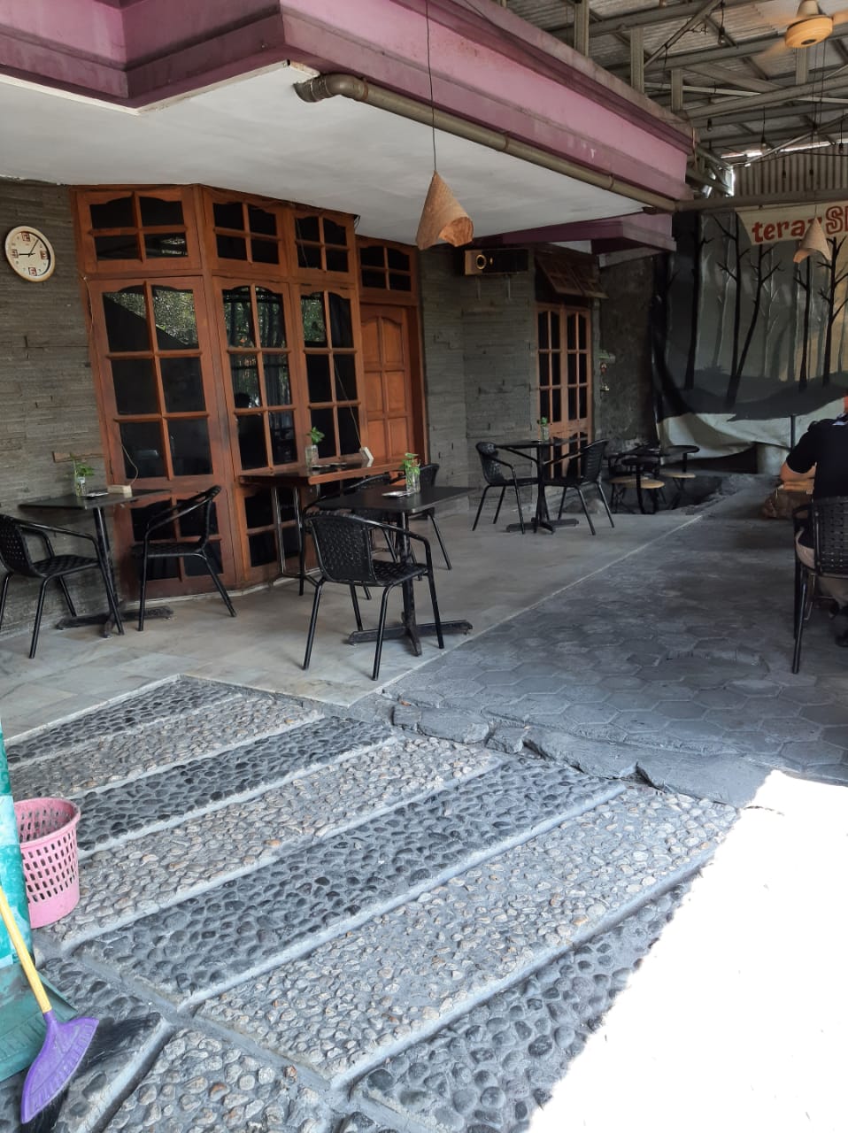 Dijual Rumah 2 lantai Lokasi Strategis Ngagel Jaya Utara Surabaya Timur - Image 1