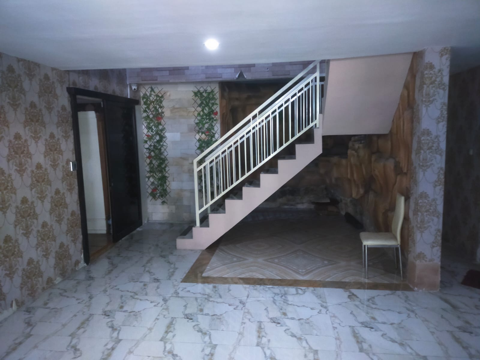 Rumah Dijual Lokasi Strategis Semolowaru - Thumbnail 4