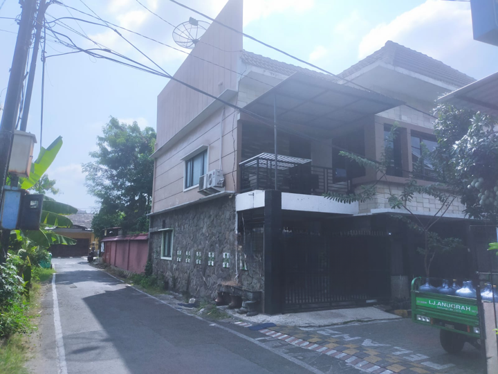 Rumah Dijual Lokasi Strategis Semolowaru - Image 1