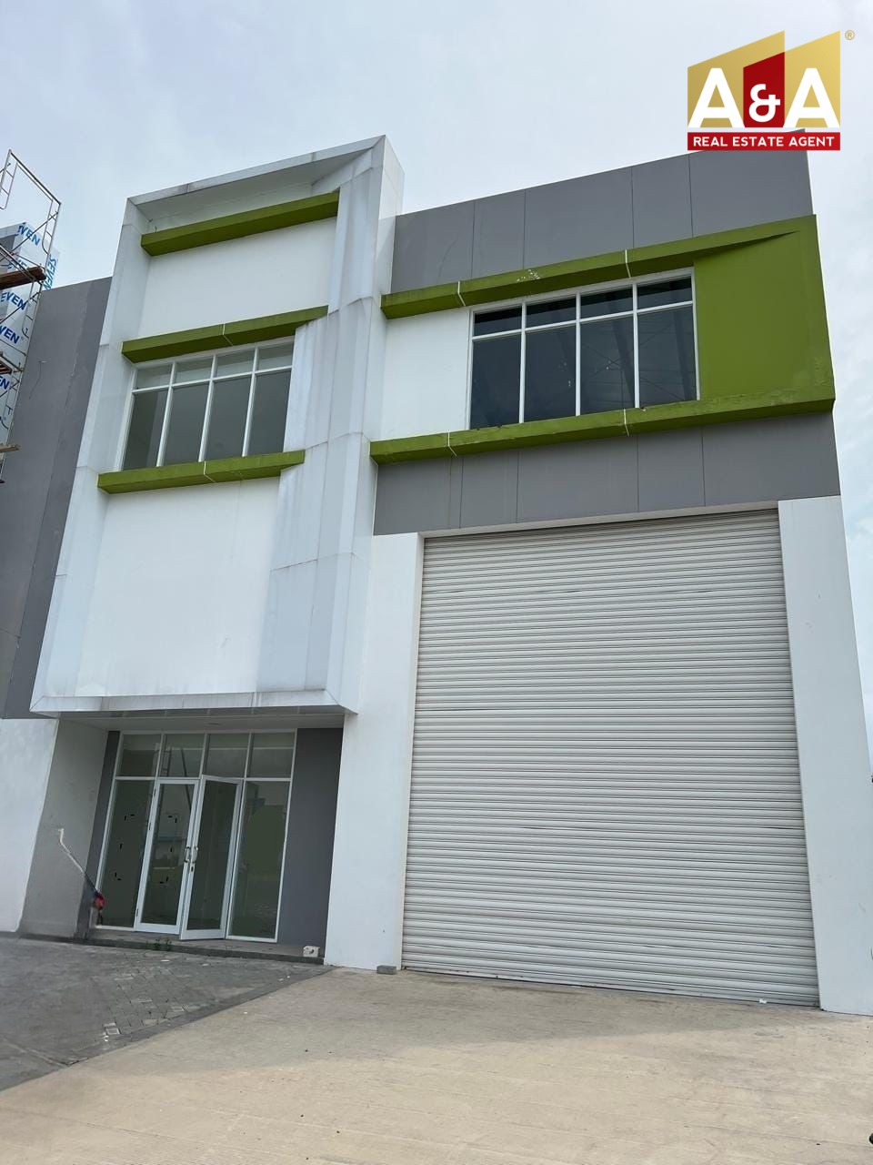 Dijual/disewakan Gudang AKR Land Gem City JIIPE Manyar Gresik - Image 1