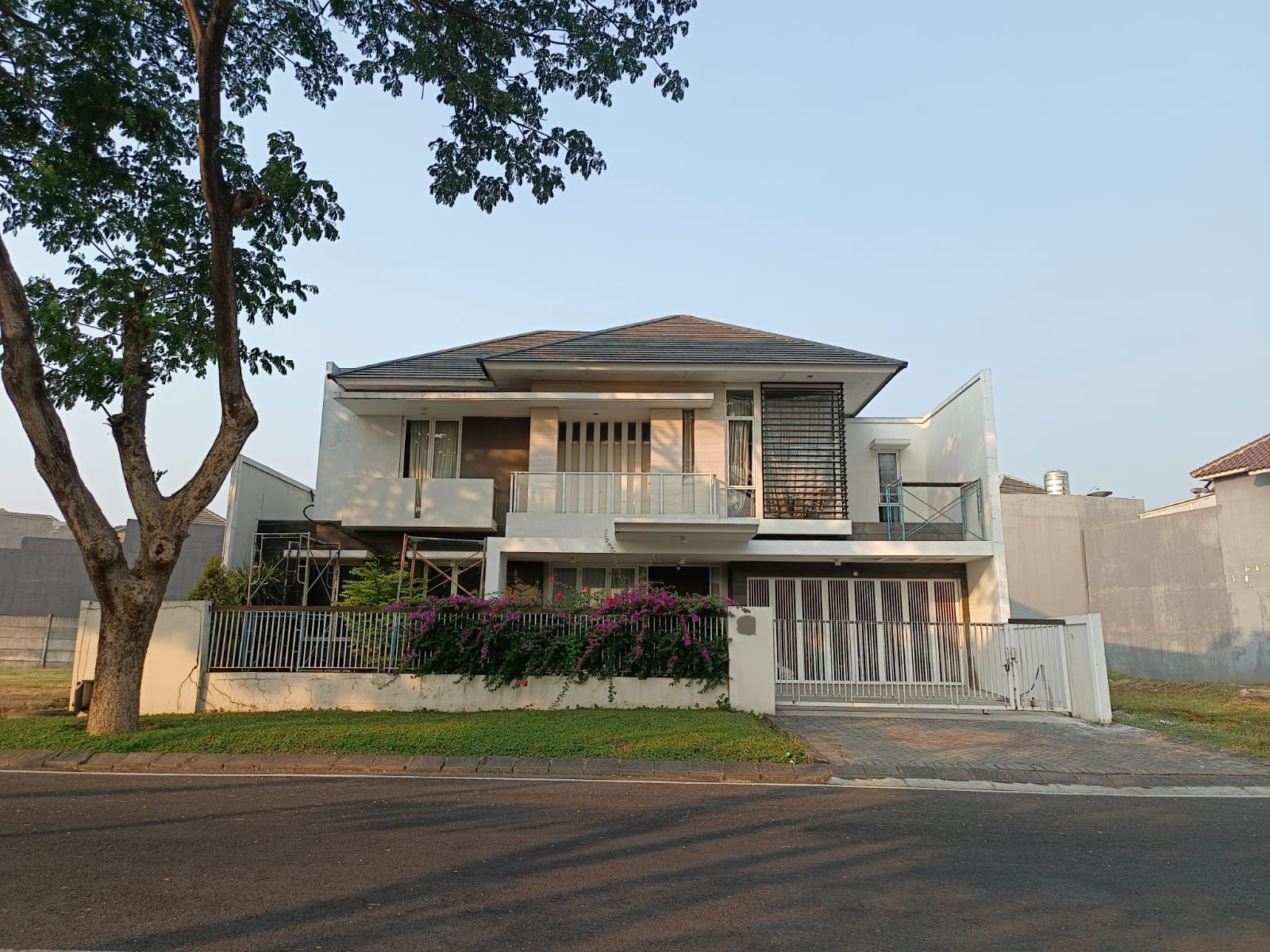 DIJUAL RUMAH SIAP HUNI ROYAL RESIDENCE SURABAYA BARAT - Image 1
