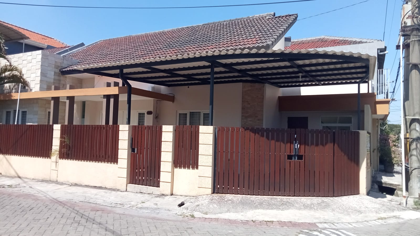 Dijual Rumah Hook Taman Pondok Indah Wiyung - Image 1