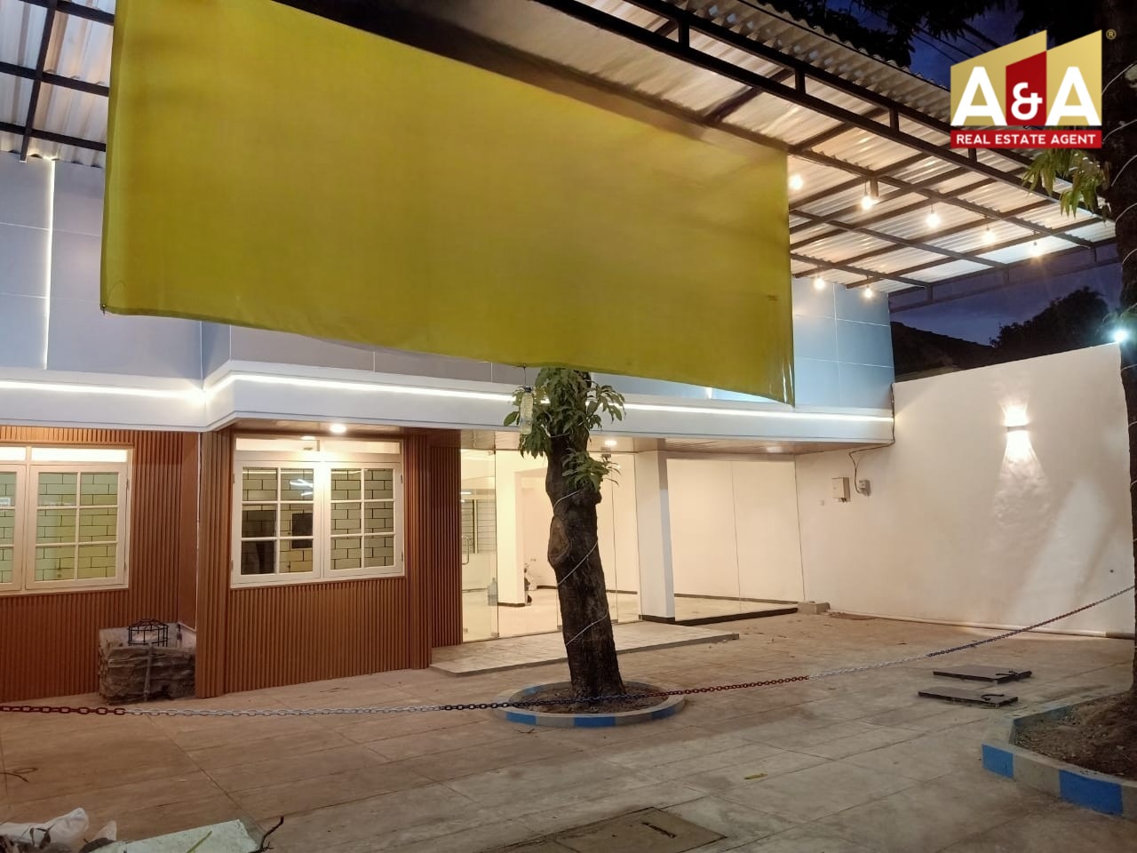 Disewakan Rumah Usaha Strategis Raya Taman Asri Pondok Candra Sidoarjo - Image 1