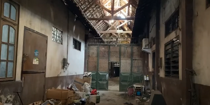 Dijual/Disewakan Rumah Usaha Raya Yos Sudarso Jombang - Thumbnail 3