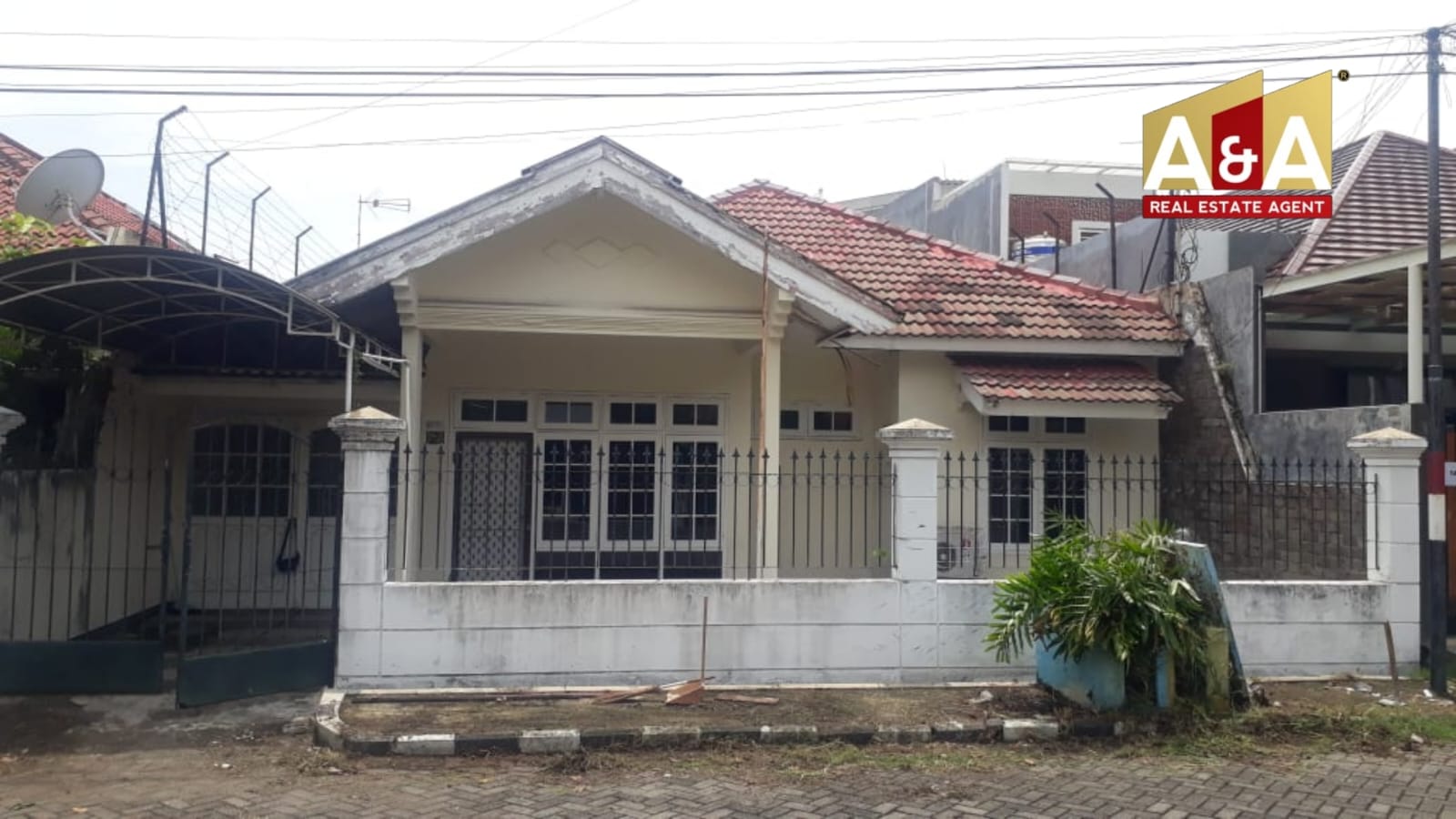 Dijual Rumah Terawat Klampis Anom SBY Timur - Image 1