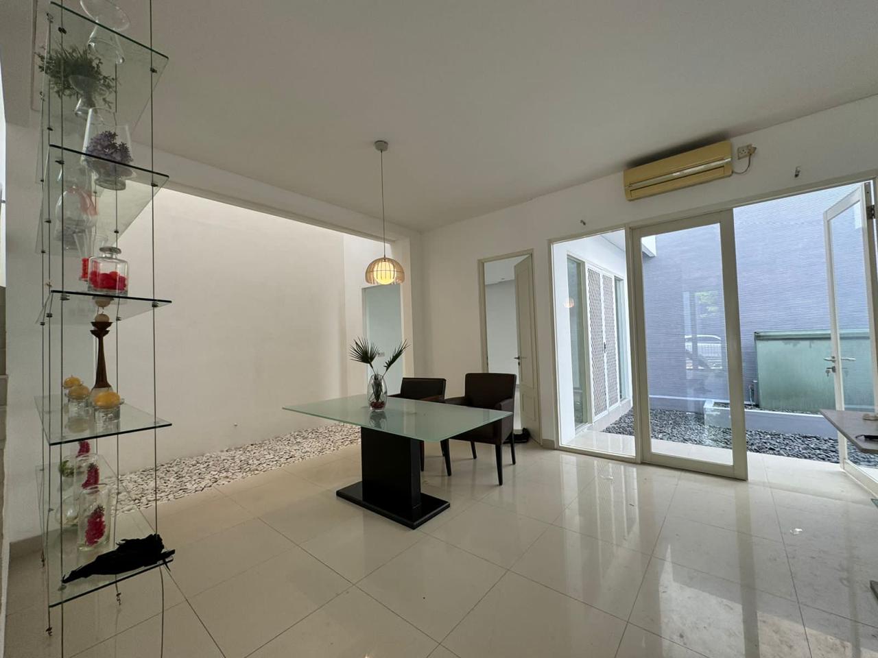 Dijual Rumah Bagus Strategis Pakuwon City San Antonio Surabaya Timur - Thumbnail 4