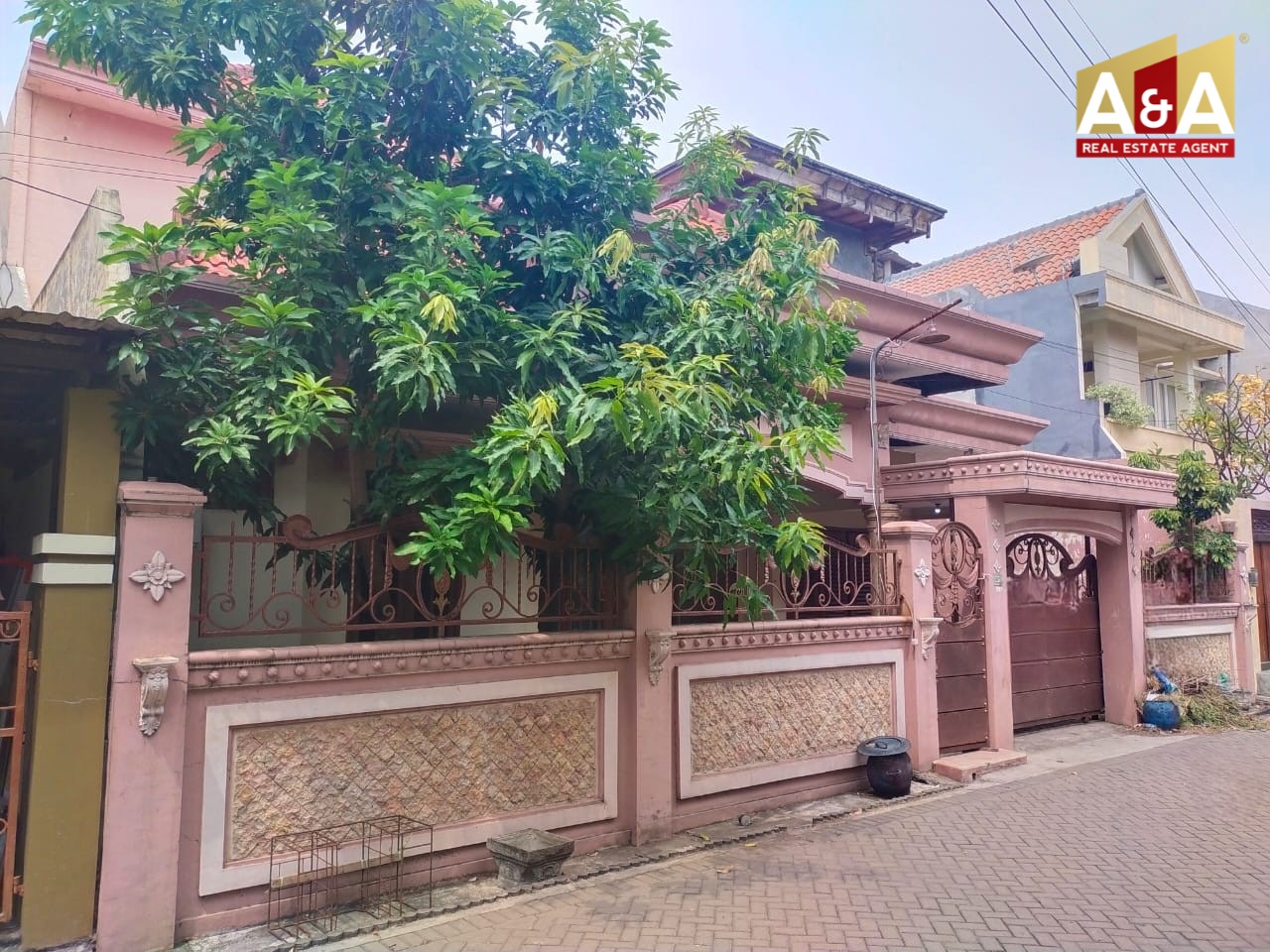 Dijual Rumah Mewah Classic Style di Karah Tama Asri Surabaya Selatan - Thumbnail 3