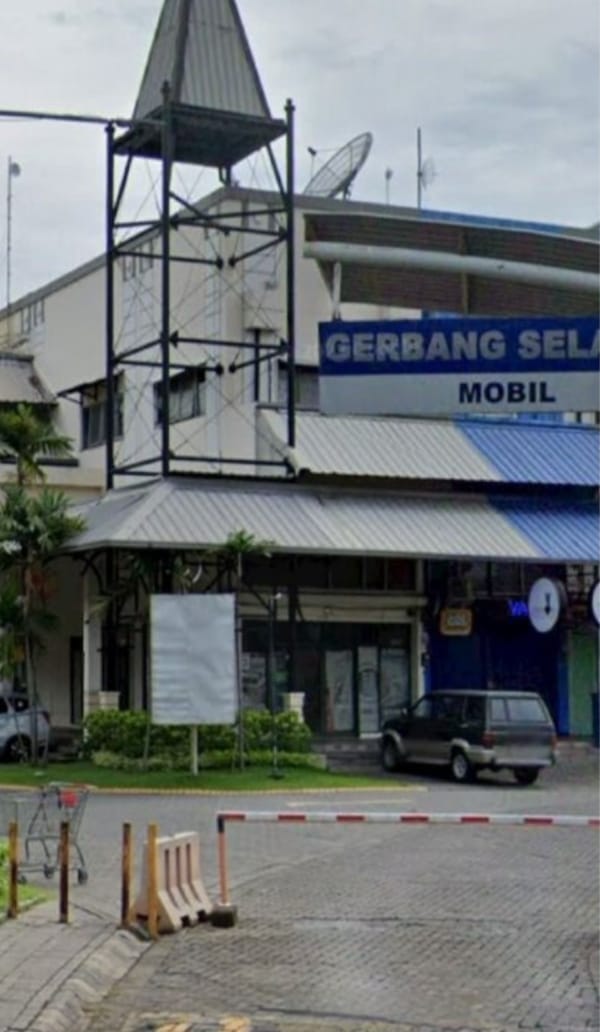 Disewakan Ruko strategis 4 lantai Ruko Graha Famili Surabaya Barat - Image 1