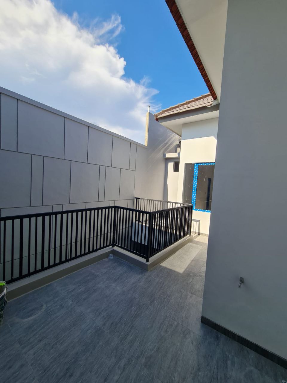 Dijual Rumah Bagus Strategis di Manyar Kertoadi Surabaya Timur - Thumbnail 3