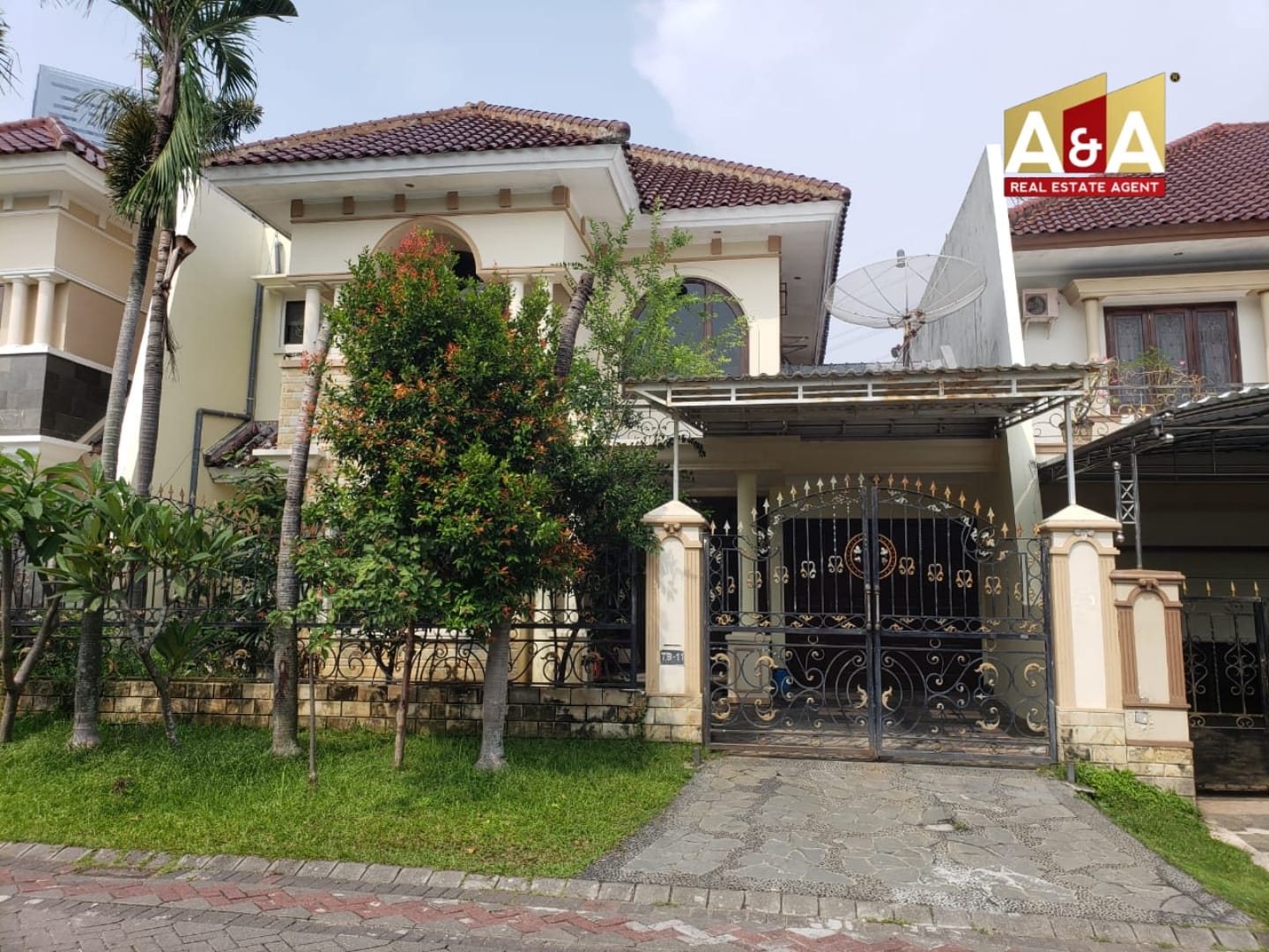 Dijual Rumah Bagus dengan Kenyamanan Modern Villa Bukit Mas SBY Barat - Image 1
