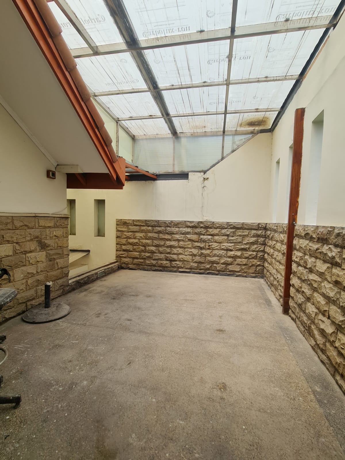 Dijual / Disewakan Rumah Siap Huni Lokasi Strategis International Village Citraland Surabaya Barat - Thumbnail 3