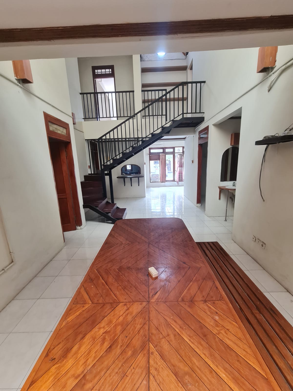 Dijual / Disewakan Rumah Siap Huni Lokasi Strategis International Village Citraland Surabaya Barat - Thumbnail 2