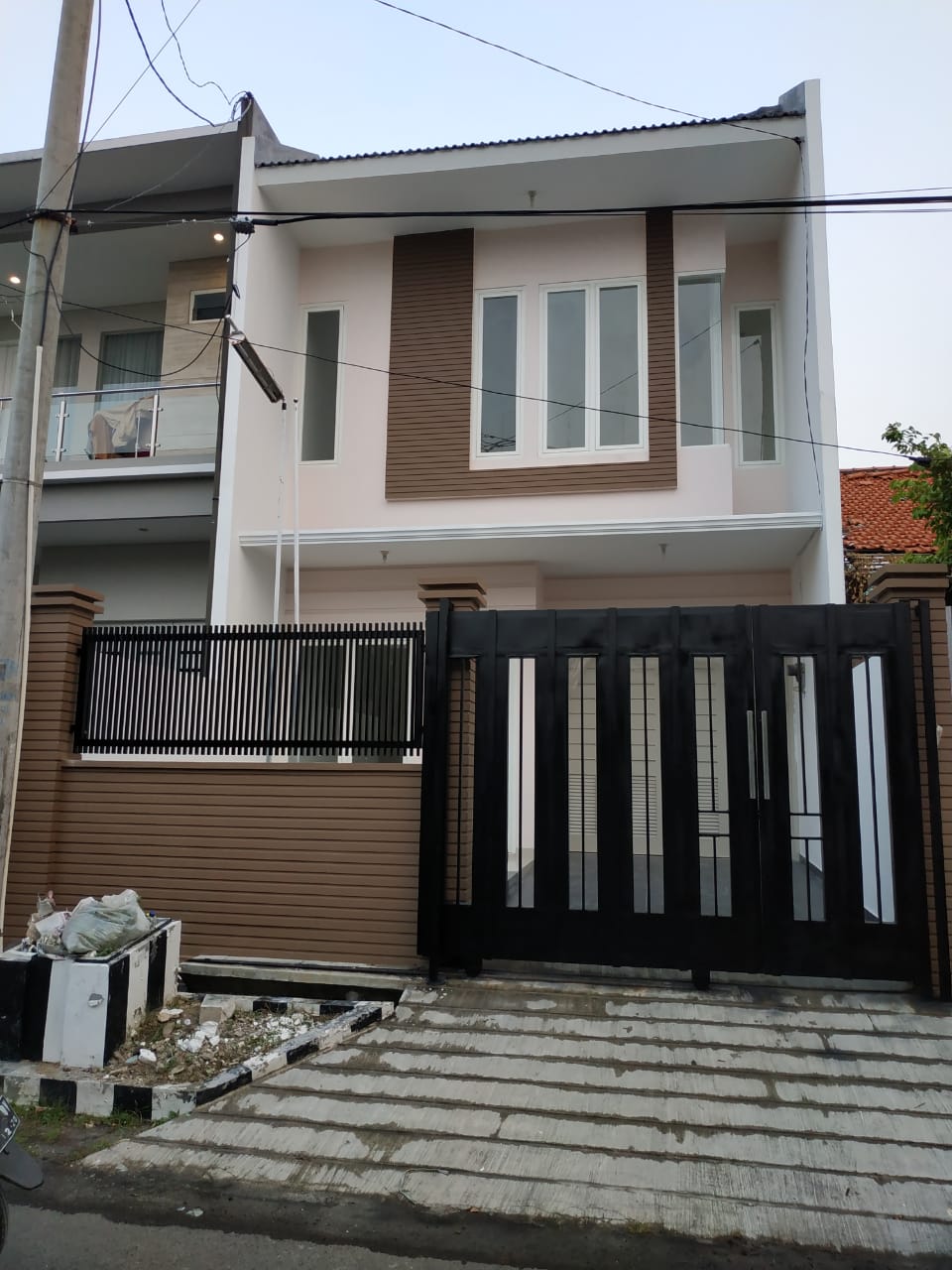 Rumah New Minimalis Darmo Permai Timur Surabaya - Image 1