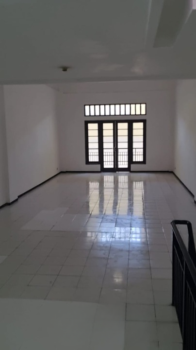 Disewakan Ruko Komersial 2,5 Lantai di Taman International Citraland Surabaya Barat - Thumbnail 2