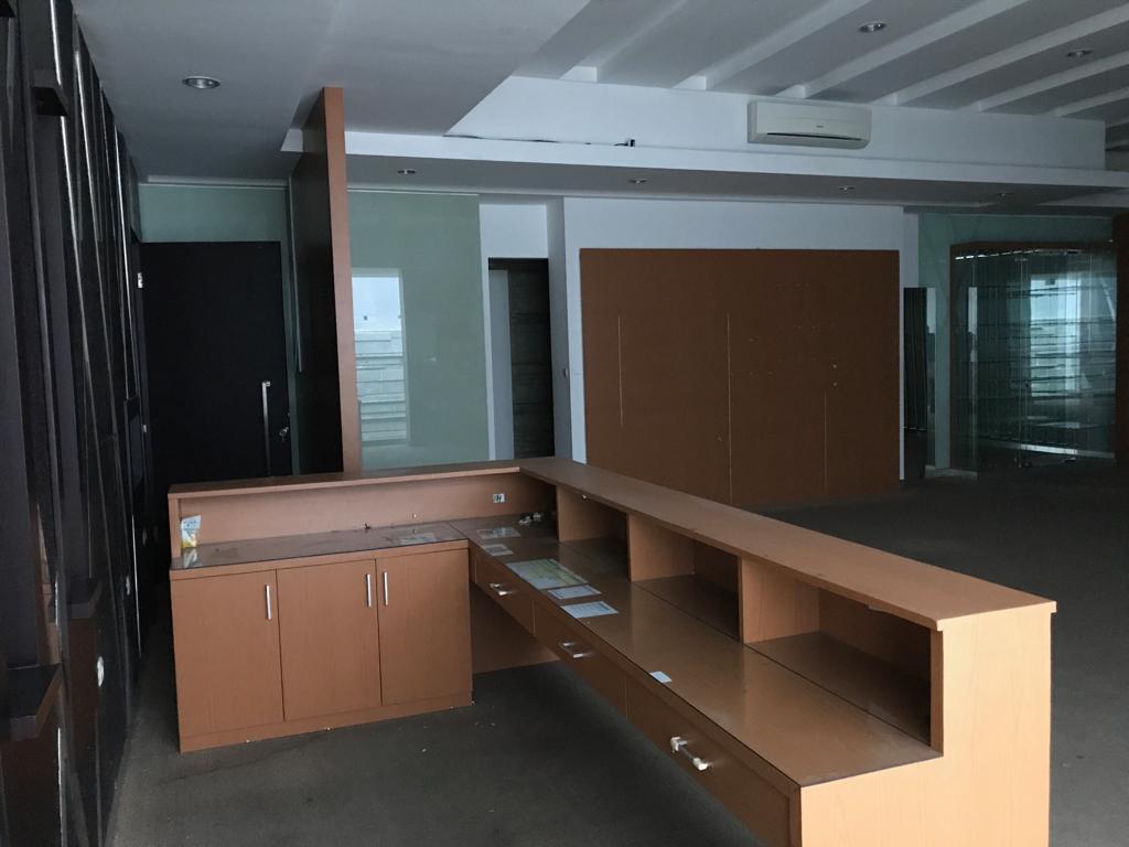 Disewakan Rumah Nyaman Strategis di Ambengan Pusat Kota - Thumbnail 3