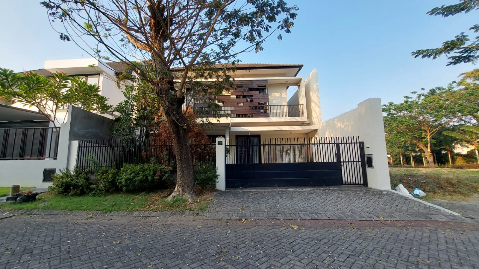 JUAL RUMAH GRAHA FAMILY SURABAYA BARAT - Image 1