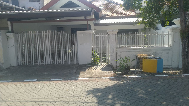 Dijual Rumah Nyaman Strategis di Barata Jaya Surabaya Timur - Image 1