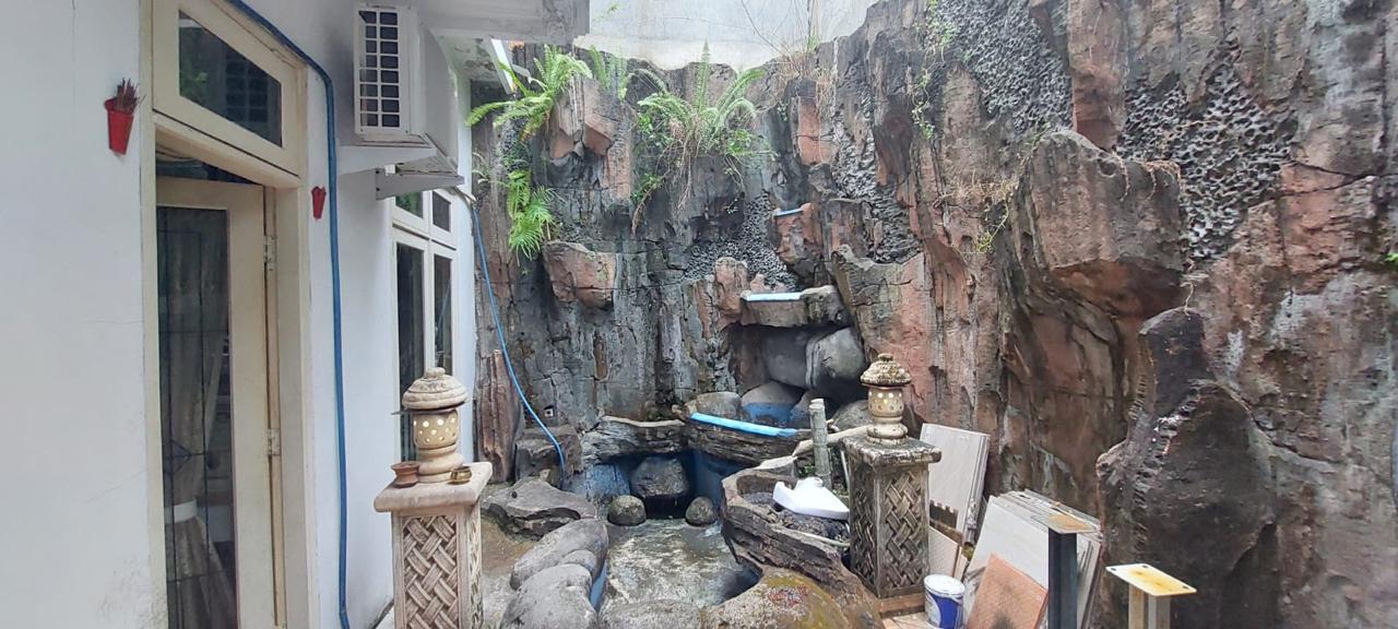 Dijual Rumah Strategis Pakuwon Villa Valencia Surabaya Barat - Image 1