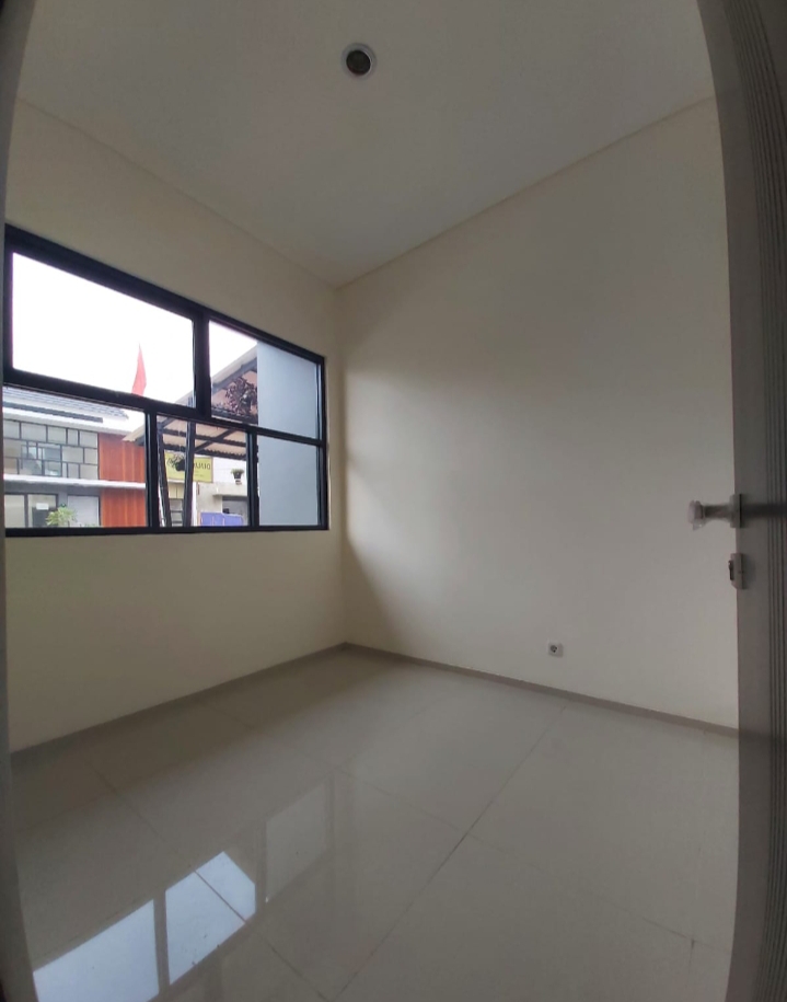 Dijual Rumah Dengan Pemandangan Danau Golden Park di Wilayah Banten - Thumbnail 2