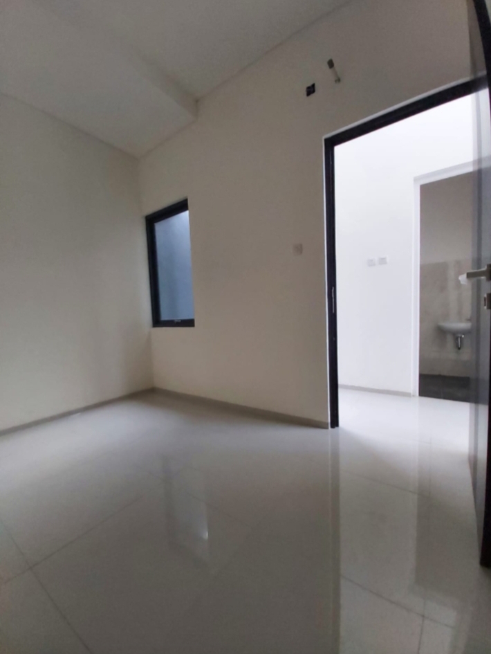 Dijual Rumah Dengan Pemandangan Danau Golden Park di Wilayah Banten - Thumbnail 3